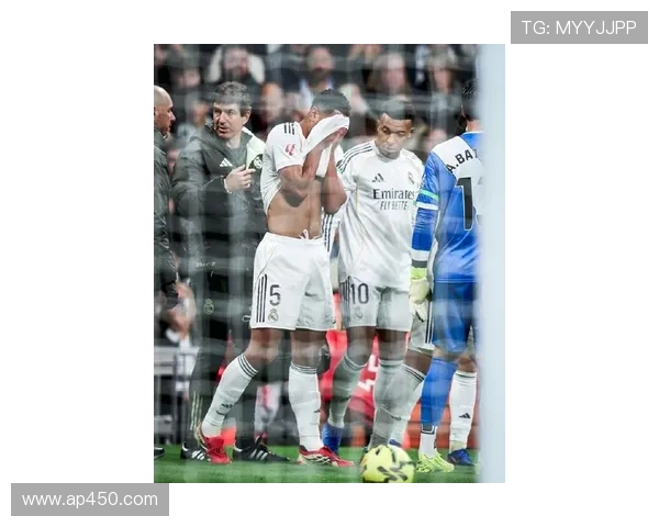 皇马官方：姆巴佩左腿股二头肌受伤；据悉将缺席三周